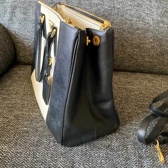 SOLD Prada bicolor medium double zip lux bag - Picture 3 of 9